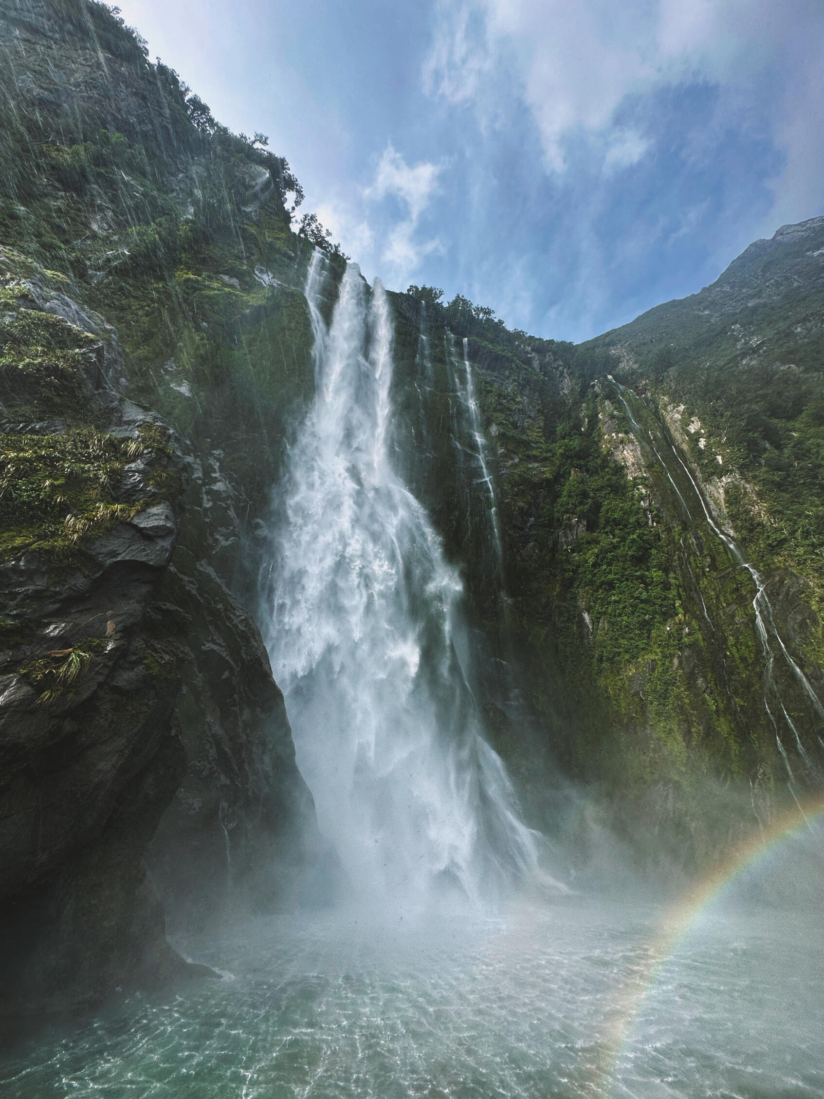 Stirling Falls, 2022. lemonde2d. MIME: image/jpeg, Token: FA2, Storage: IPFS, Contract: KT1...